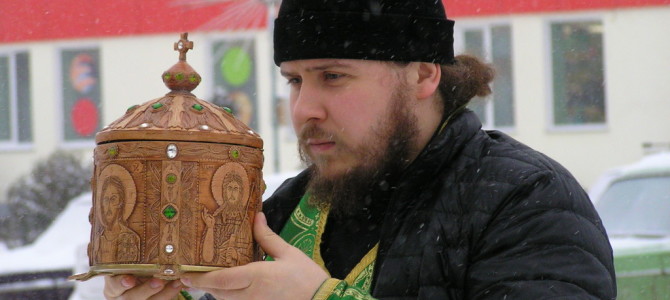 По благословению епископа Великолукского и Невельского Сергия в г.Невель прибыл ковчег с частицей мощей преподобного Серафима Саровского.